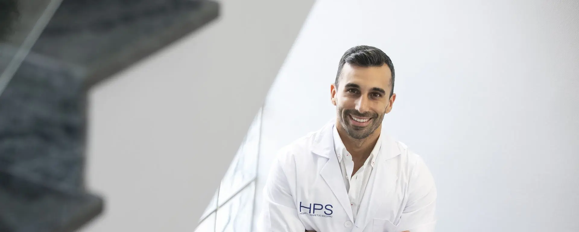 DR Kevin Armas Dr. Kevin Armas especialista en consultas online de neurocirugía Las Palmas